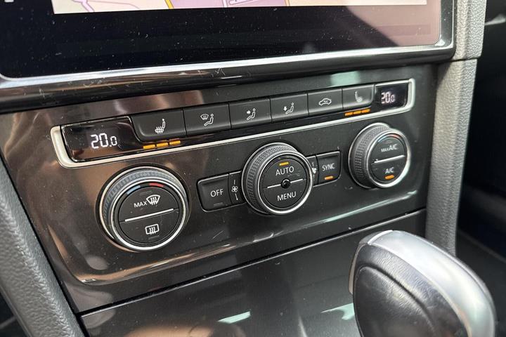 Grå VW e-Golf VII fra 2020