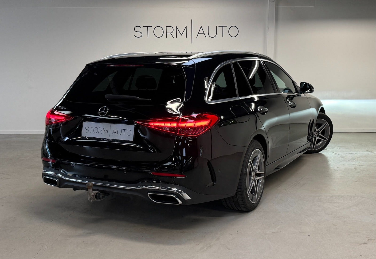 Sort Mercedes C300 e fra 2023