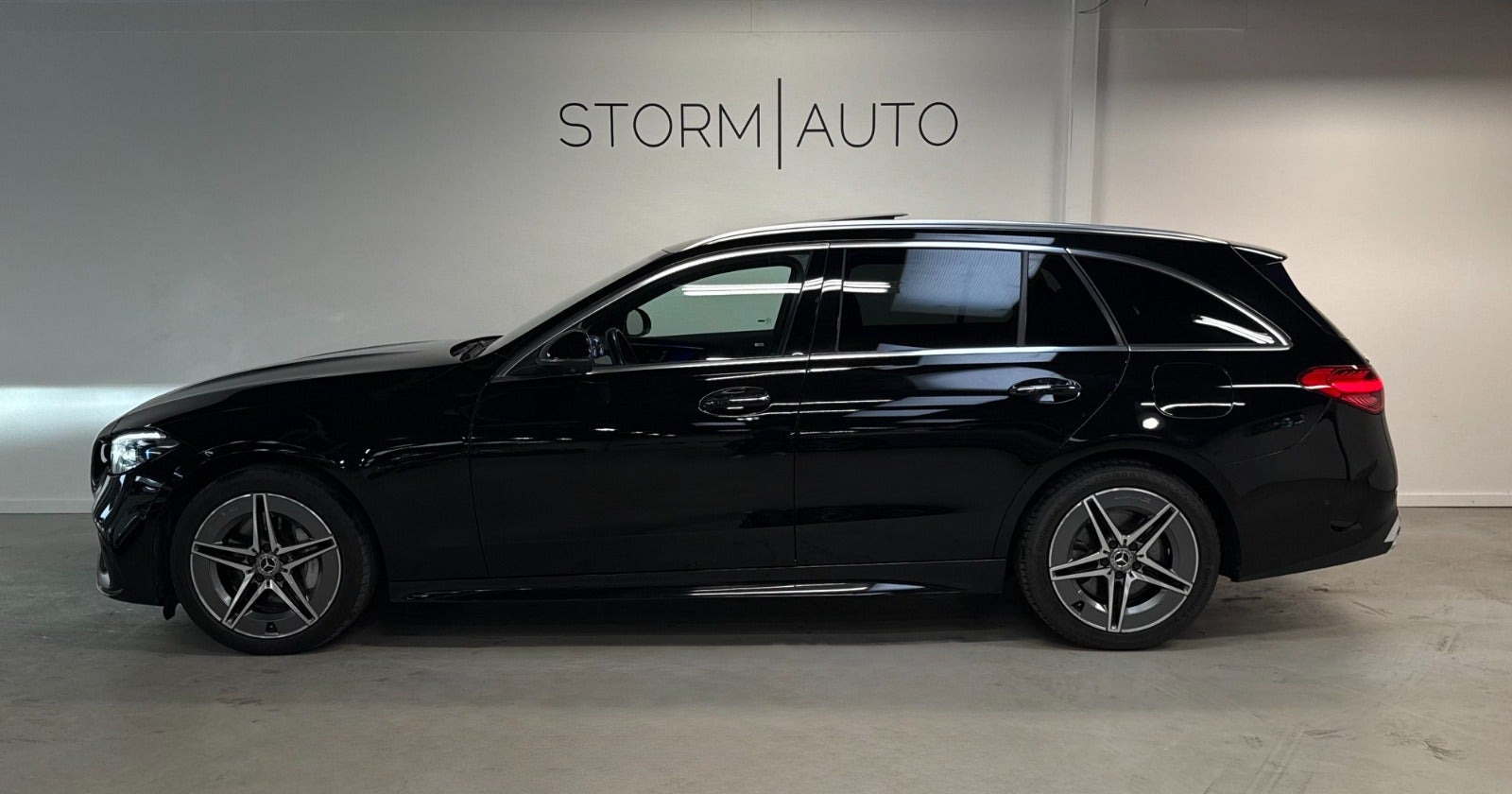 Sort Mercedes C300 e fra 2023