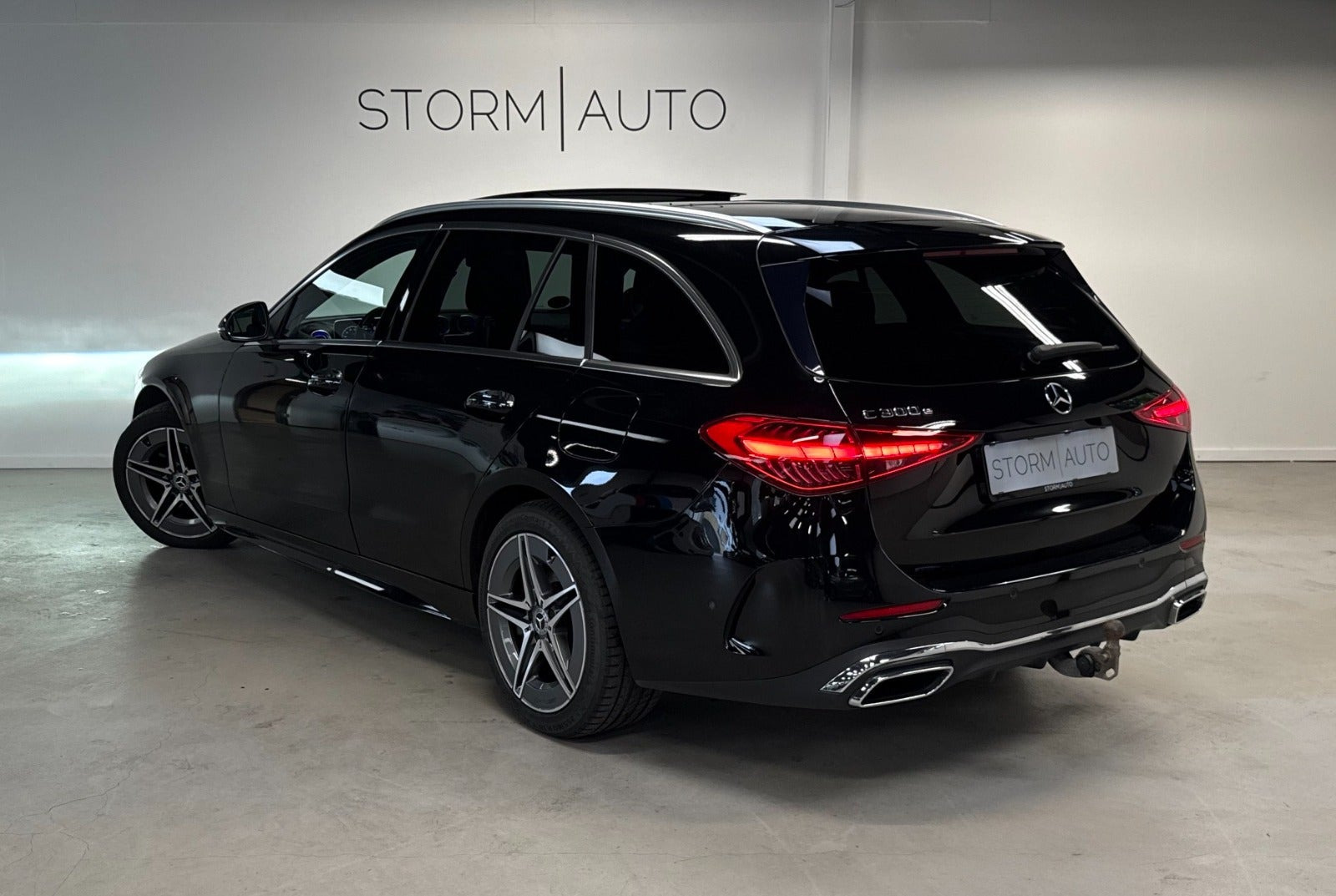 Sort Mercedes C300 e fra 2023
