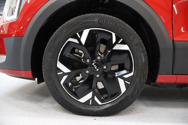 Rød Kia Niro fra 2025