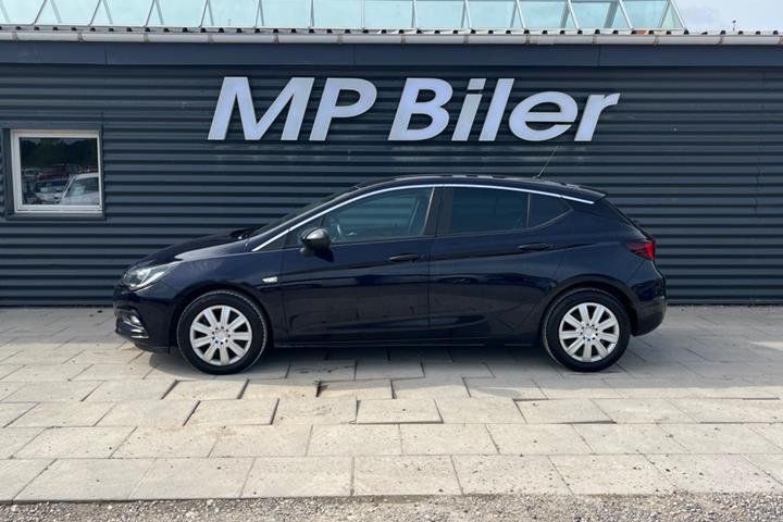 Blå Opel Astra fra 2019