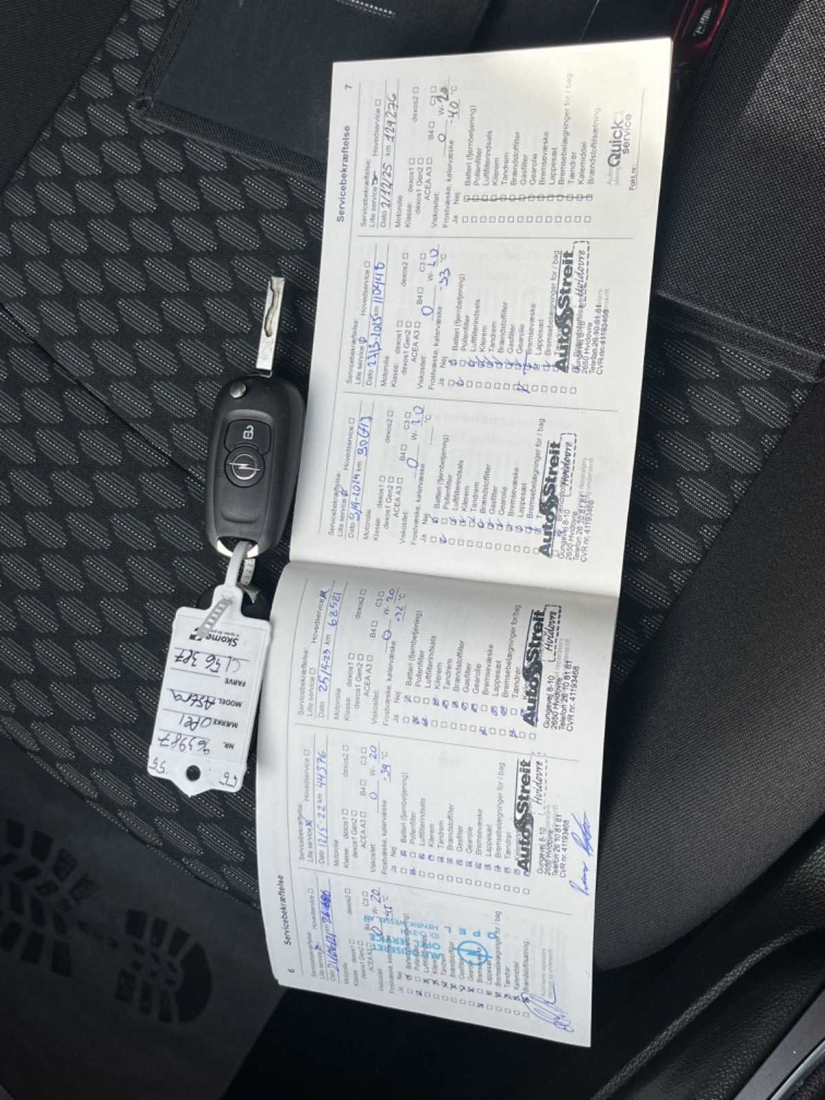 Blå Opel Astra fra 2019