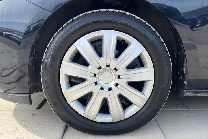 Blå Opel Astra fra 2019