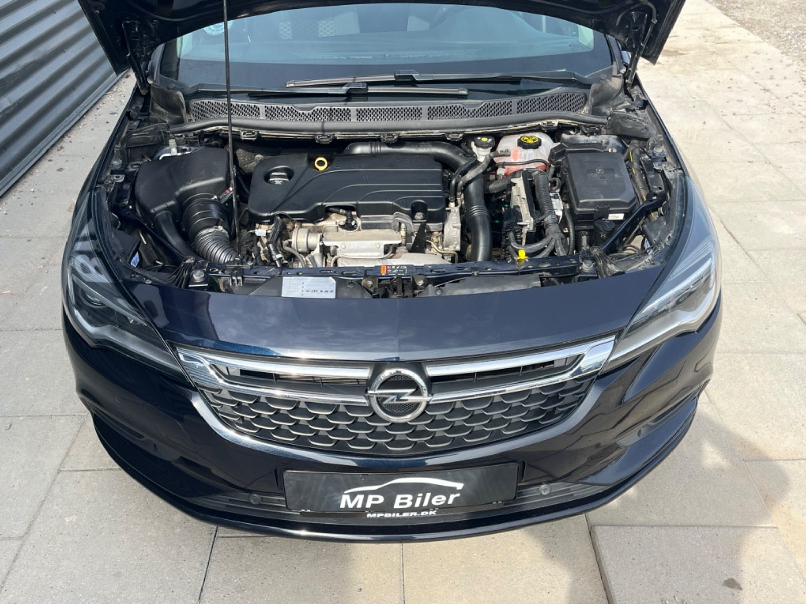 Blå Opel Astra fra 2019