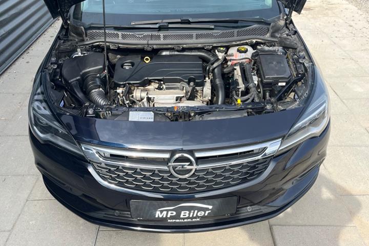 Blå Opel Astra fra 2019