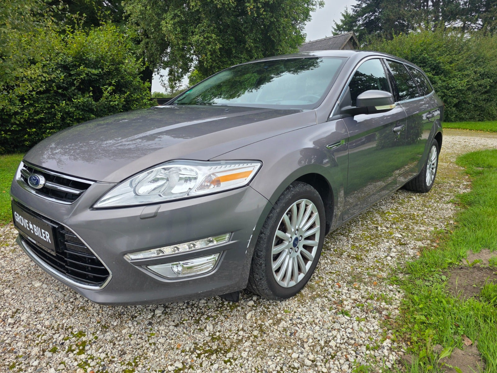 Gul Ford Mondeo fra 2012