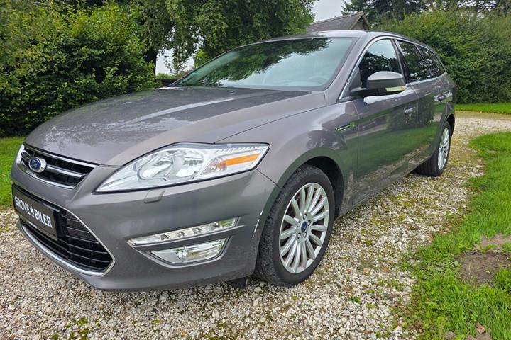 Gul Ford Mondeo fra 2012