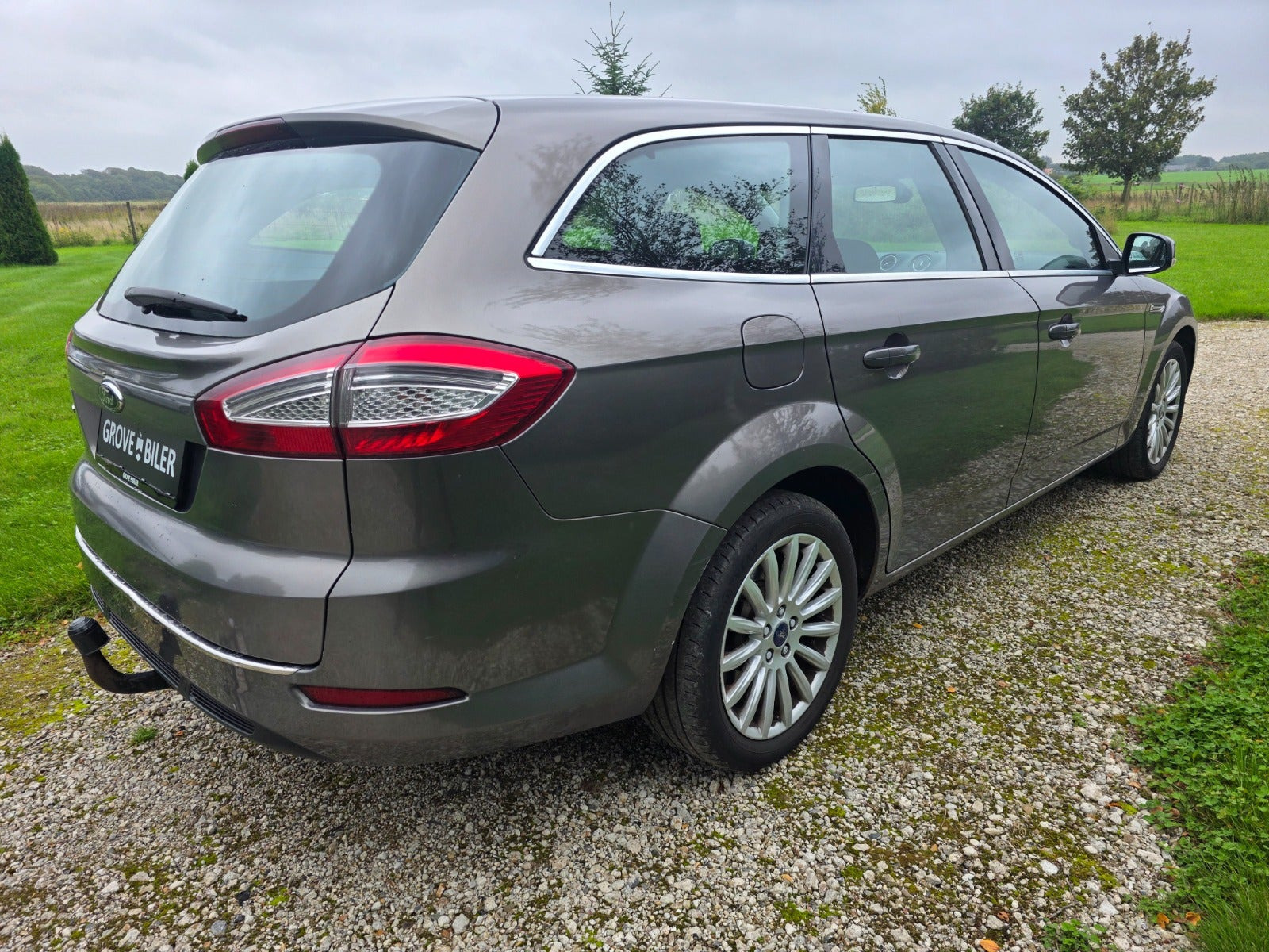 Gul Ford Mondeo fra 2012