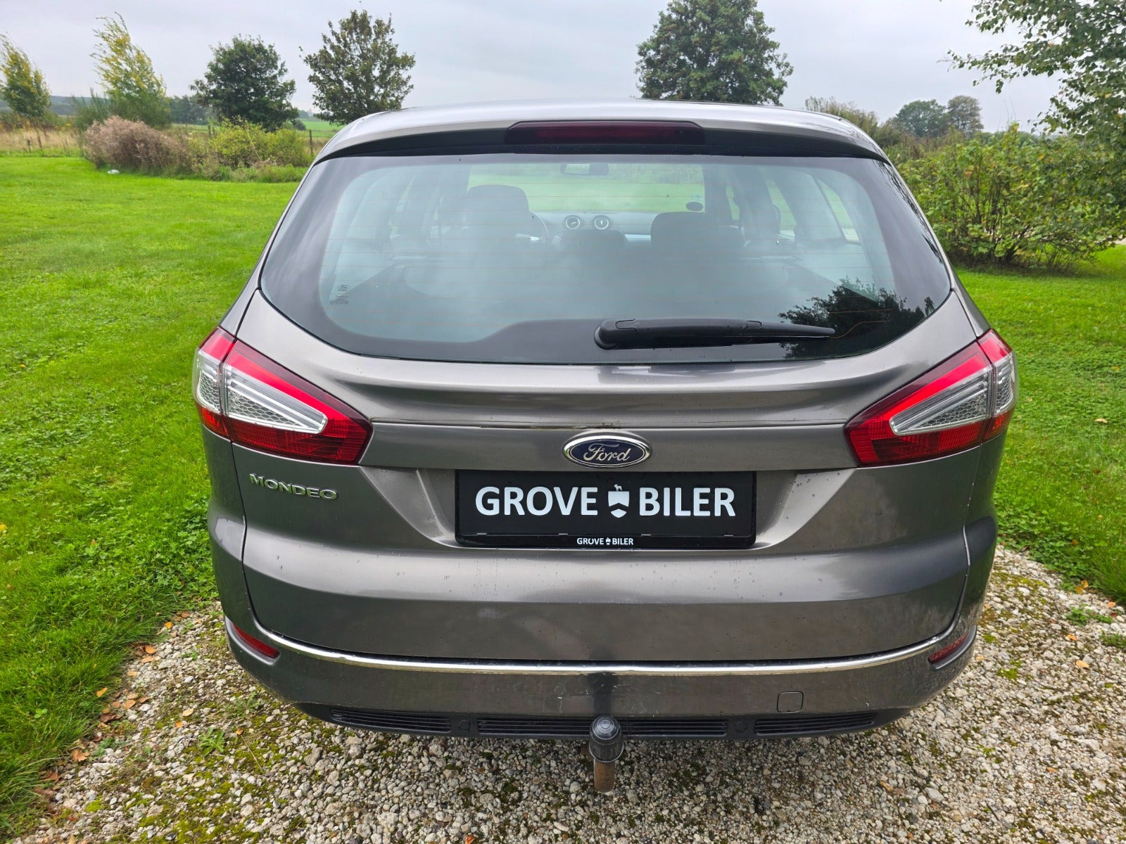 Gul Ford Mondeo fra 2012