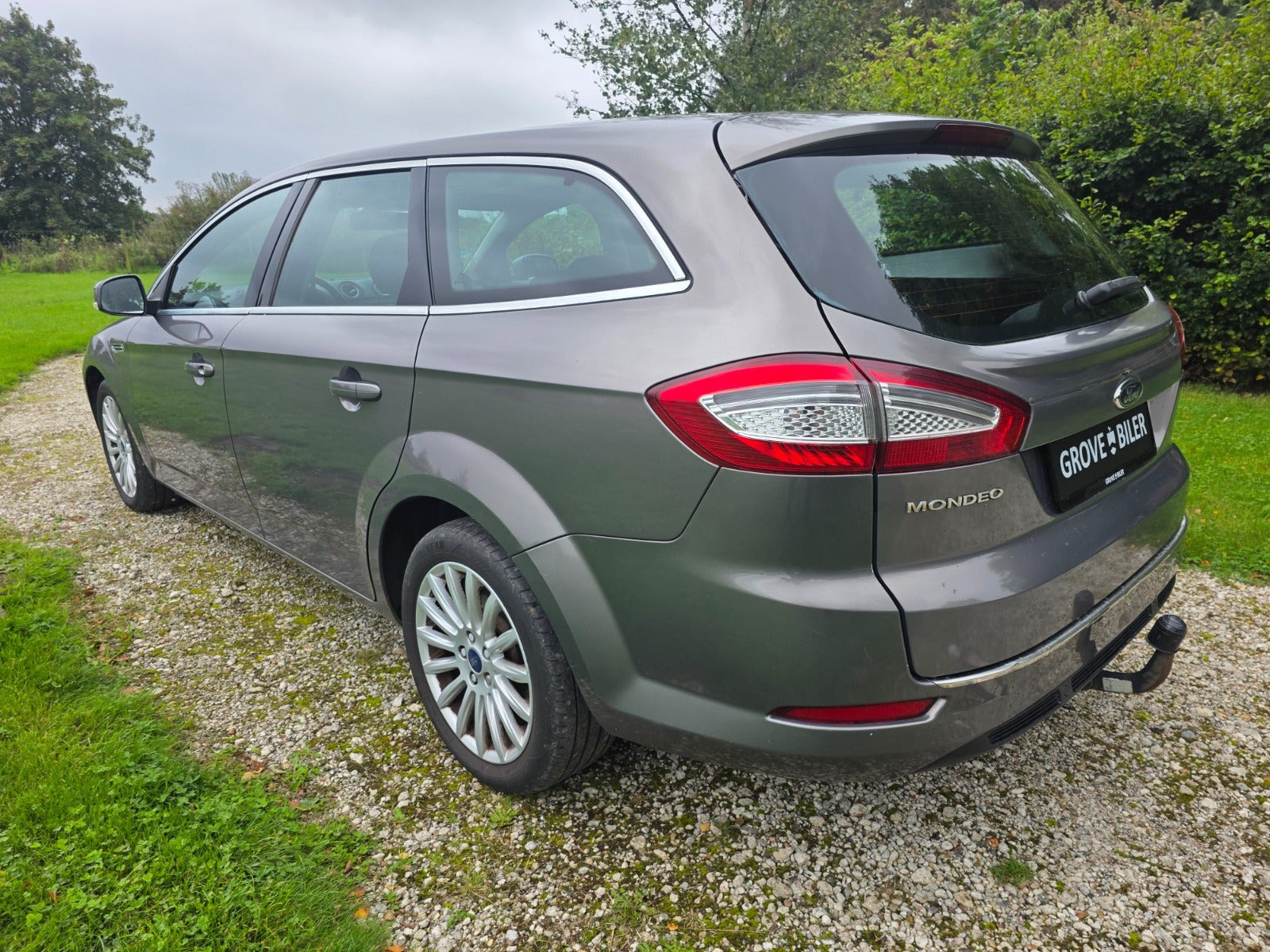 Gul Ford Mondeo fra 2012