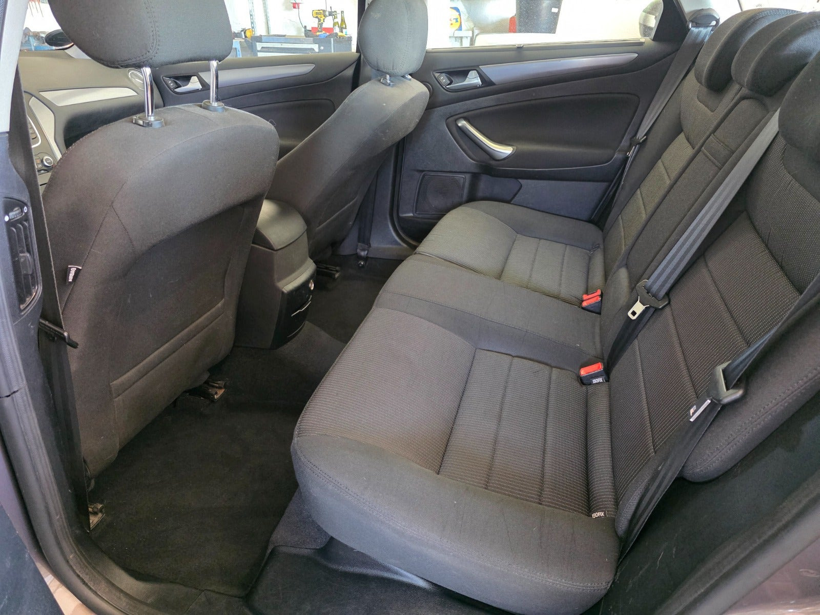 Gul Ford Mondeo fra 2012