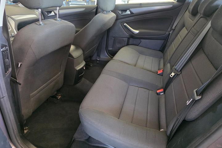 Gul Ford Mondeo fra 2012