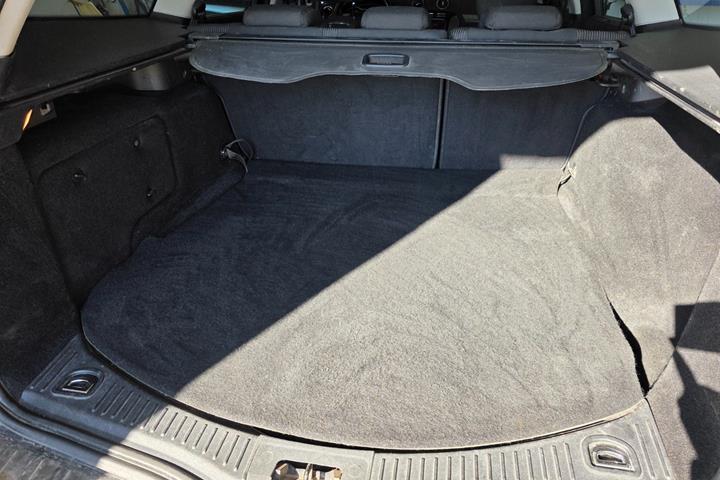 Gul Ford Mondeo fra 2012