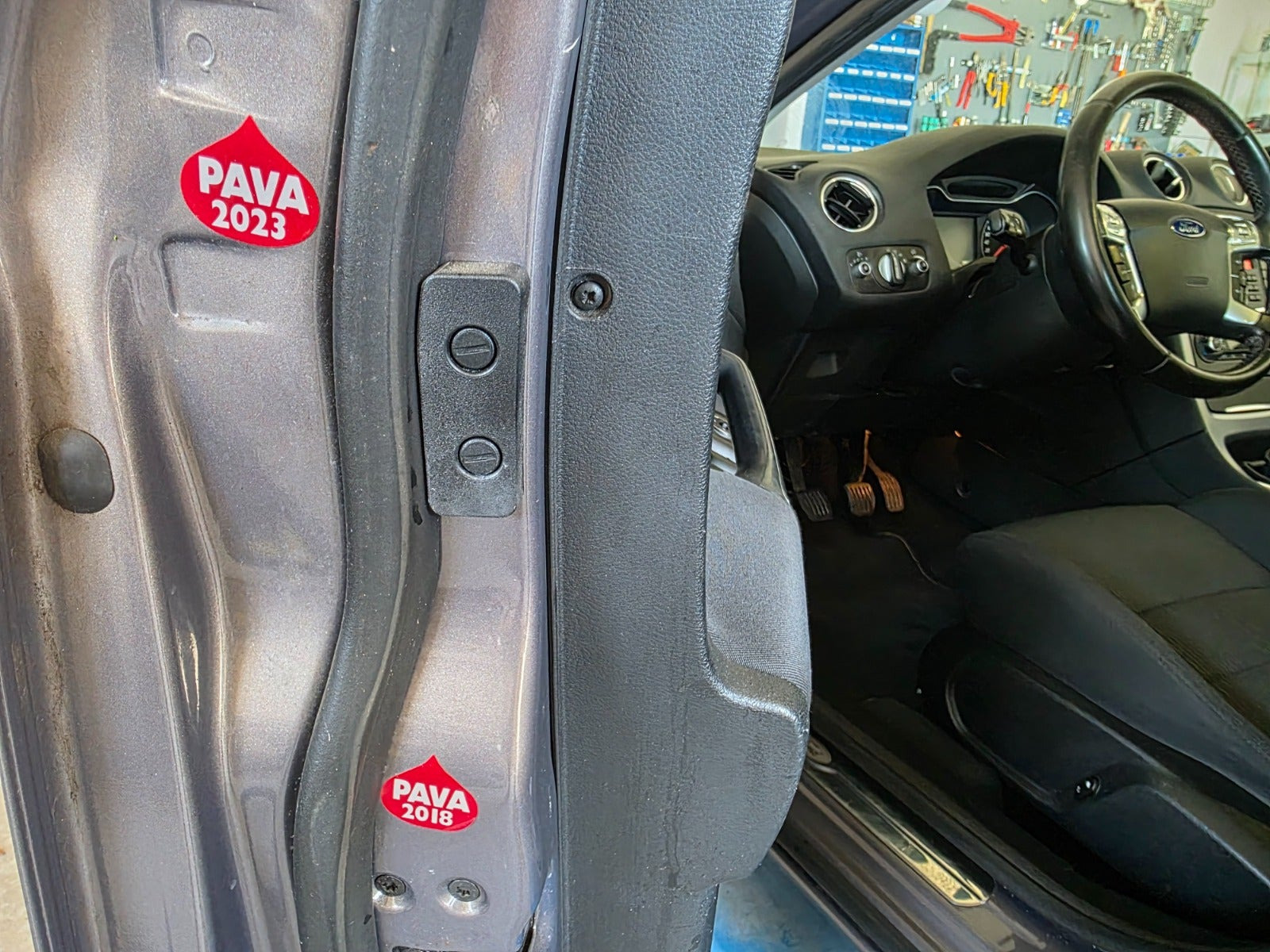 Gul Ford Mondeo fra 2012