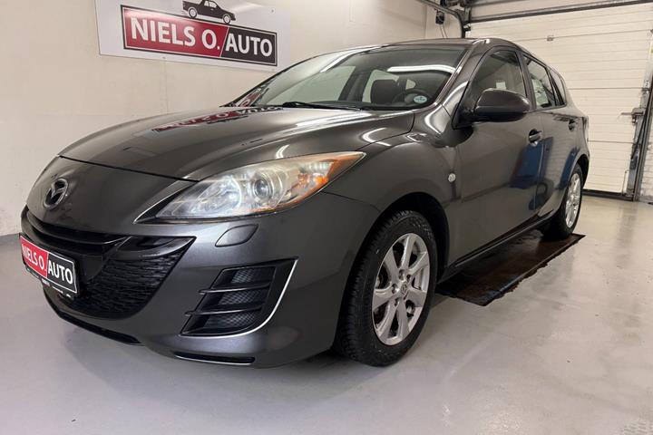 Grå Mazda 3 fra 2011