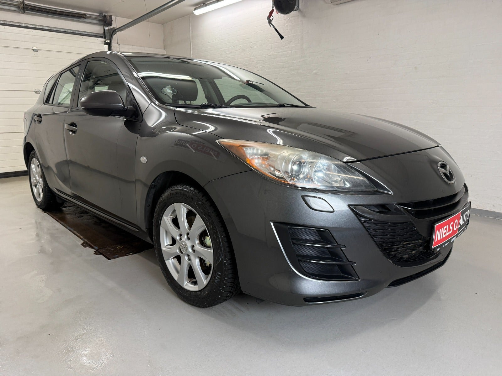 Grå Mazda 3 fra 2011