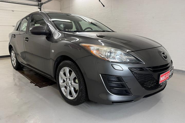 Grå Mazda 3 fra 2011