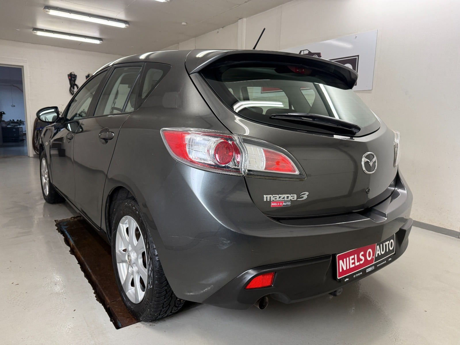 Grå Mazda 3 fra 2011