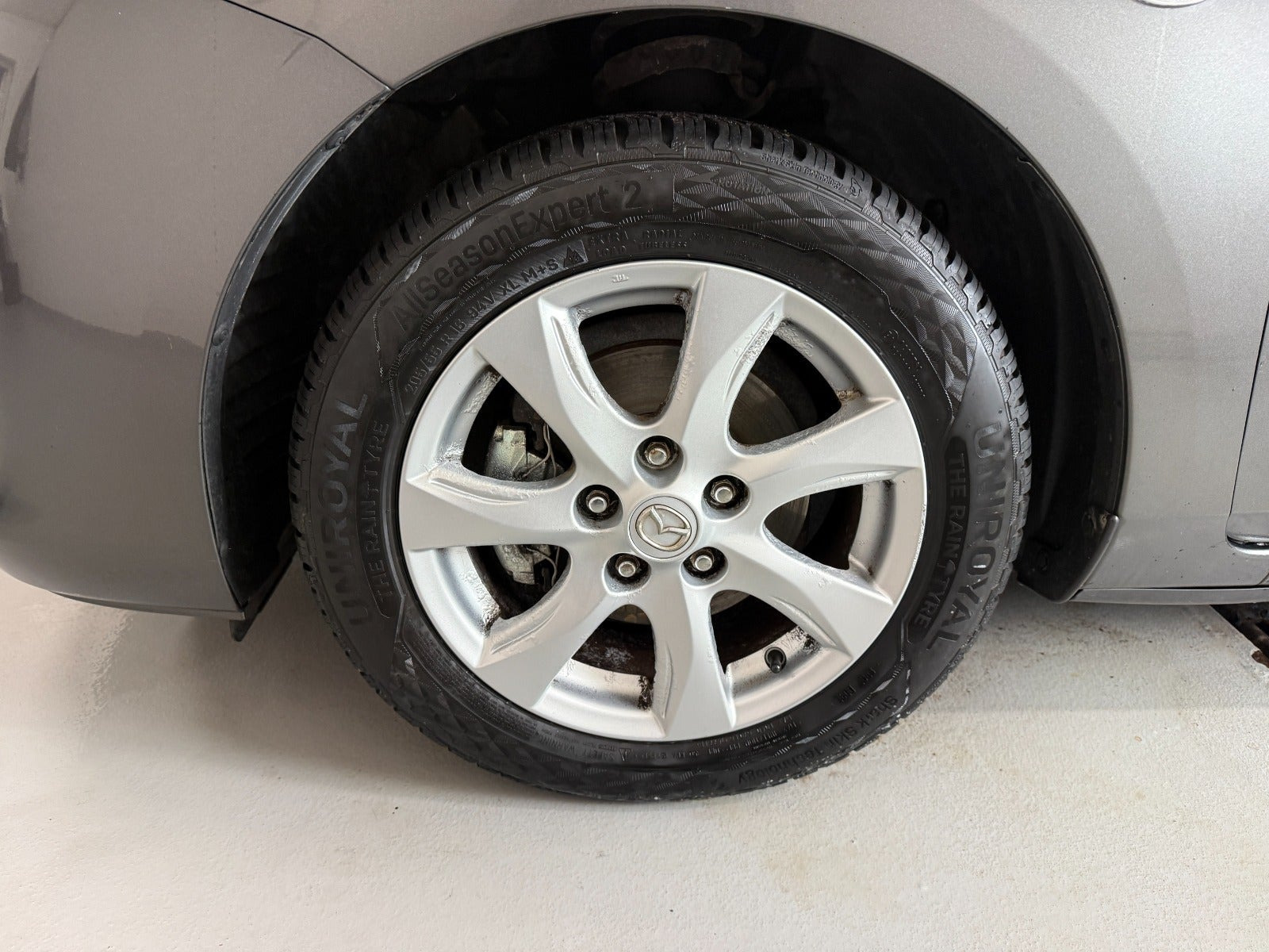 Grå Mazda 3 fra 2011