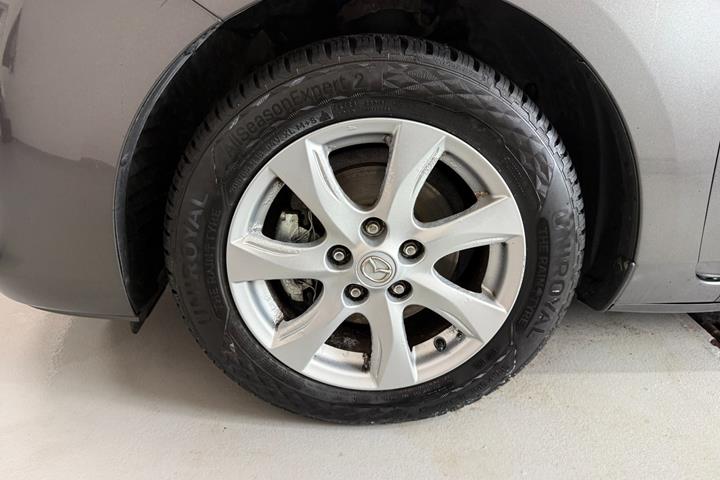 Grå Mazda 3 fra 2011