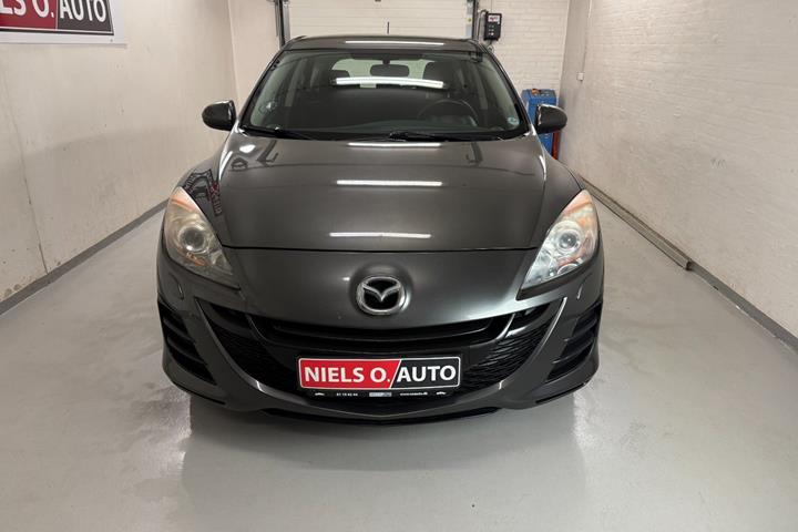 Grå Mazda 3 fra 2011