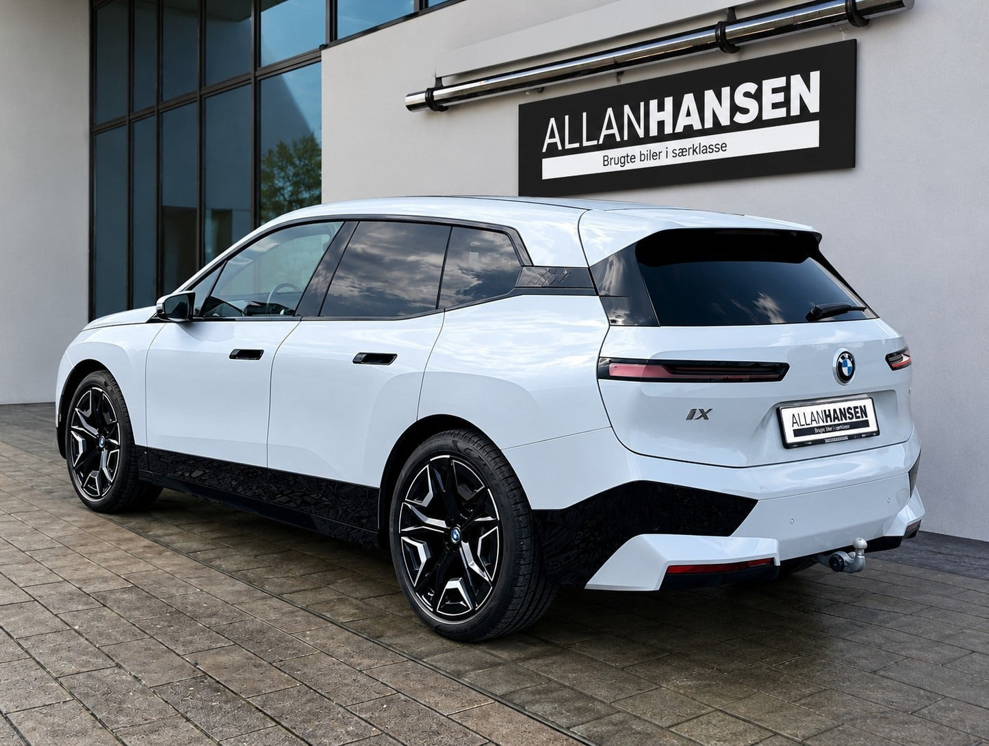 Hvid BMW iX fra 2023