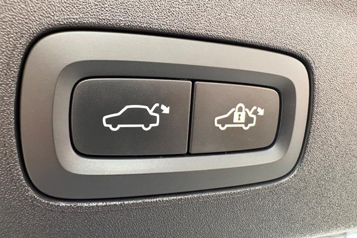 Blå Polestar 2 fra 2023