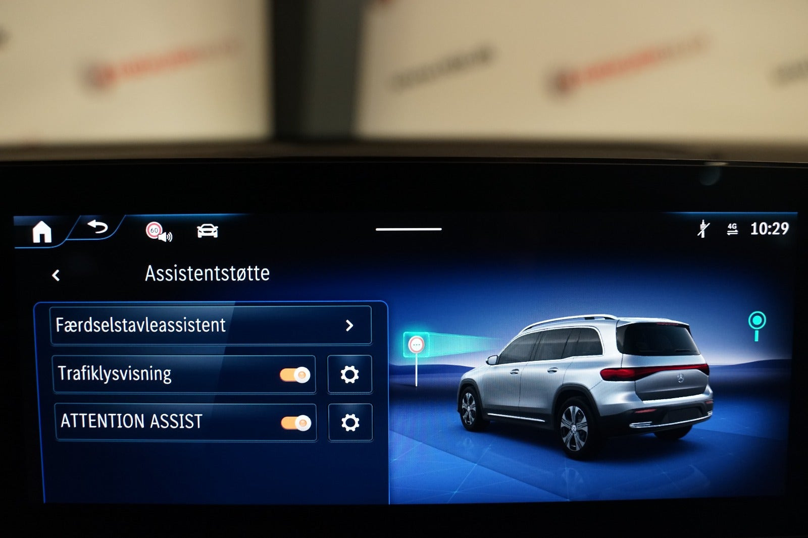 Grå Mercedes EQB300 fra 2025