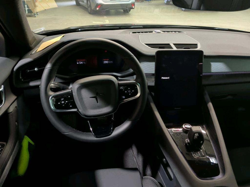 Sort Polestar 2 fra 2024