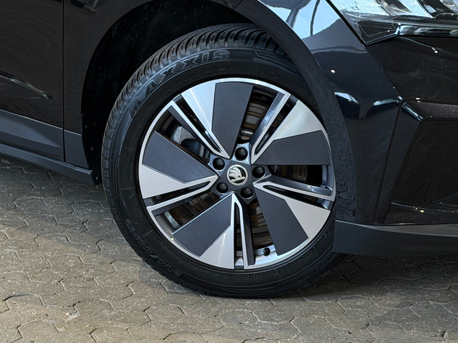 Sort Skoda Enyaq fra 2025