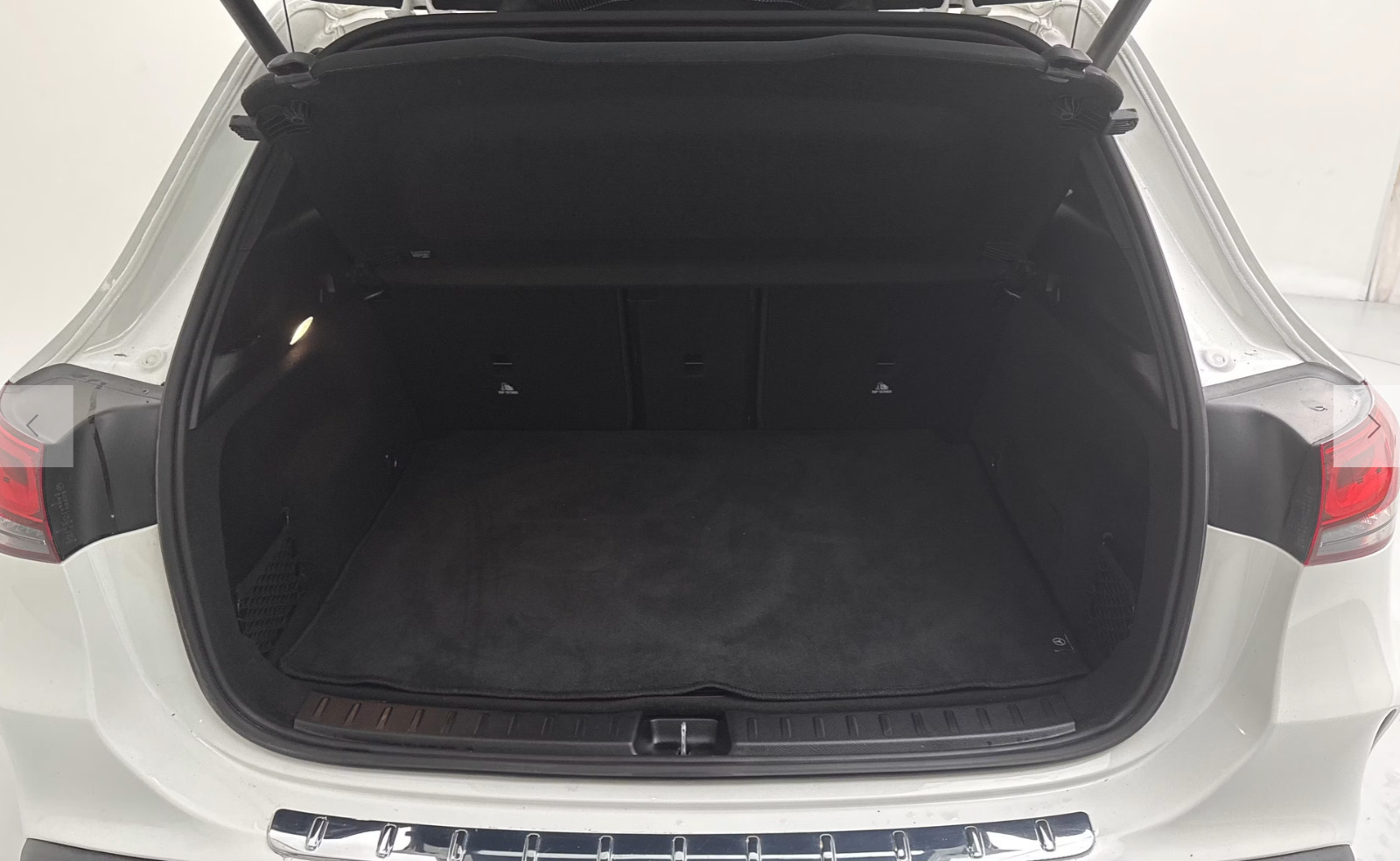 Hvid Mercedes EQA250 fra 2023