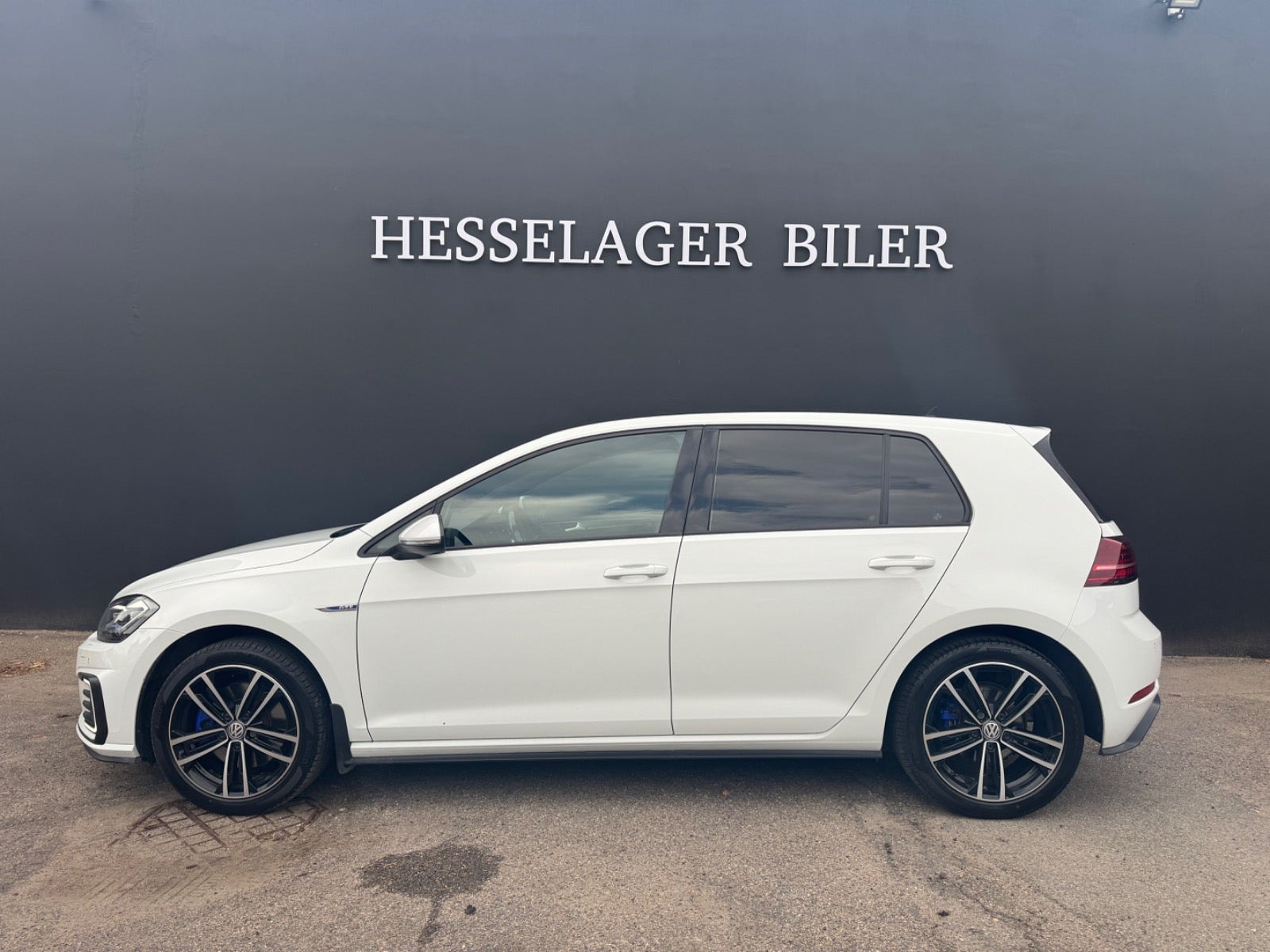 Hvid VW Golf VII fra 2020