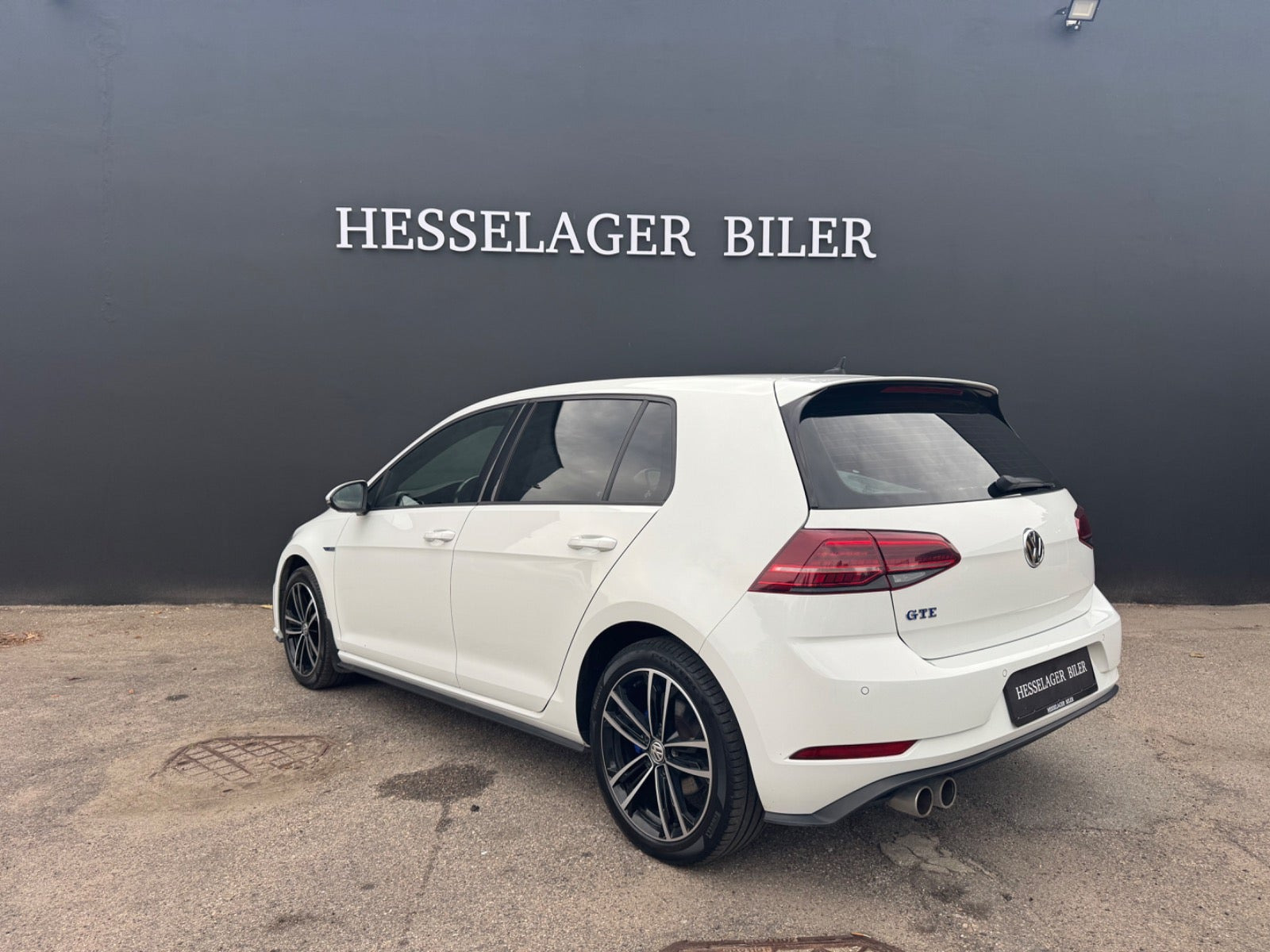 Hvid VW Golf VII fra 2020
