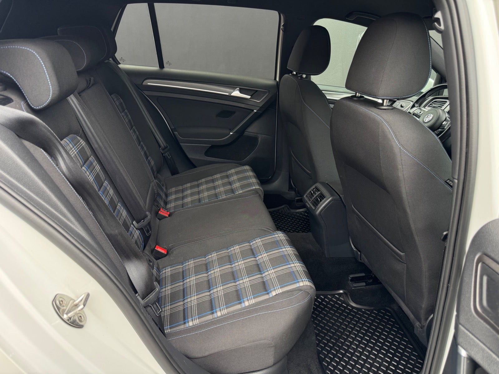 Hvid VW Golf VII fra 2020