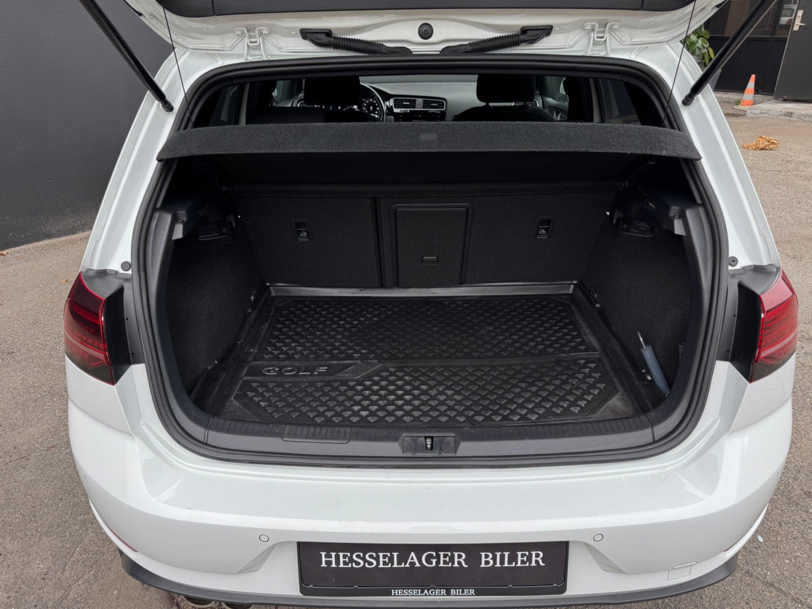 Hvid VW Golf VII fra 2020