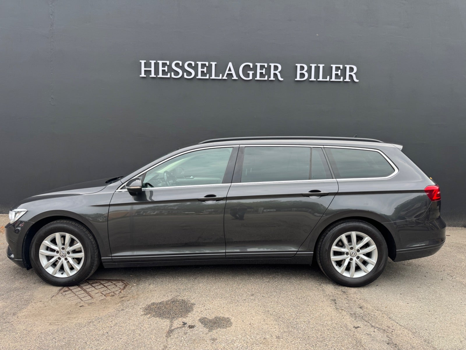 Grå VW Passat fra 2018