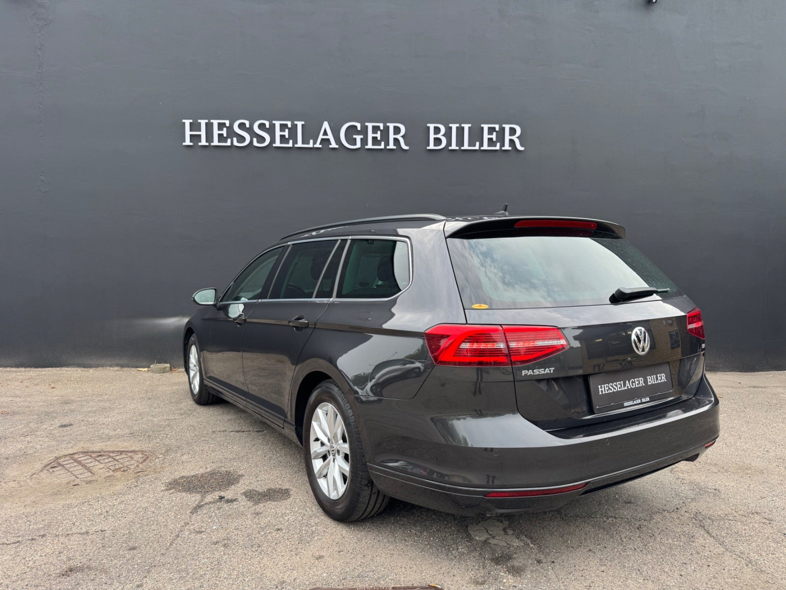 Grå VW Passat fra 2018