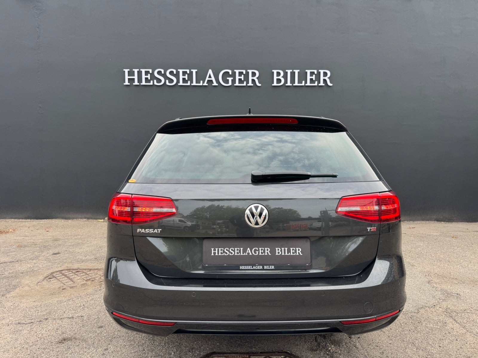 Grå VW Passat fra 2018