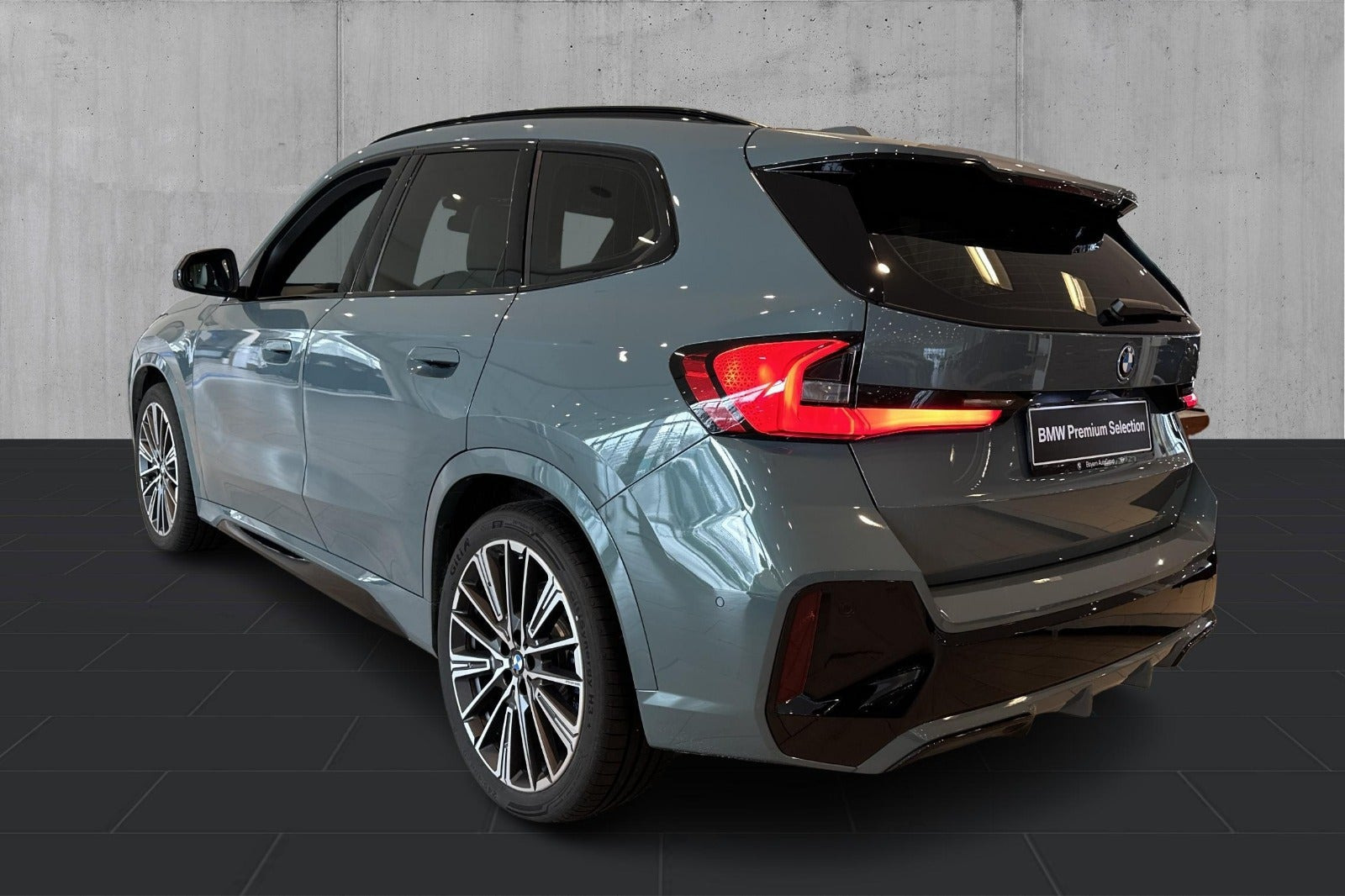 Grøn BMW iX1 fra 2027