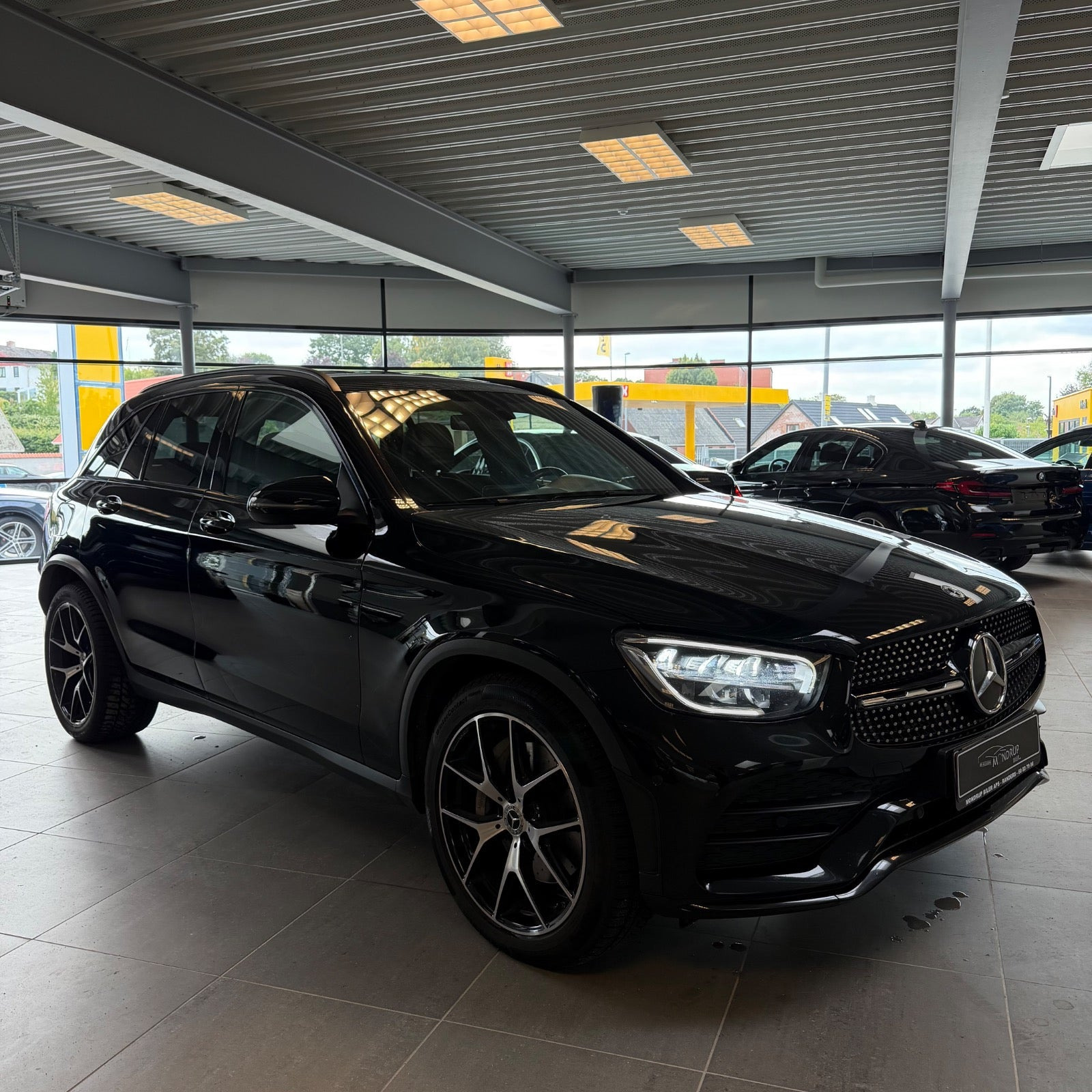 Sort Mercedes GLC300 d fra 2019