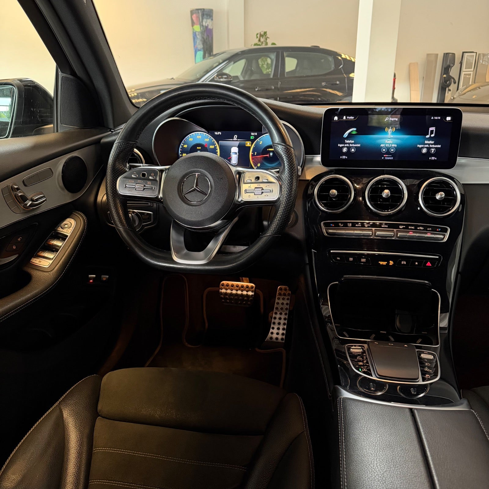 Sort Mercedes GLC300 d fra 2019