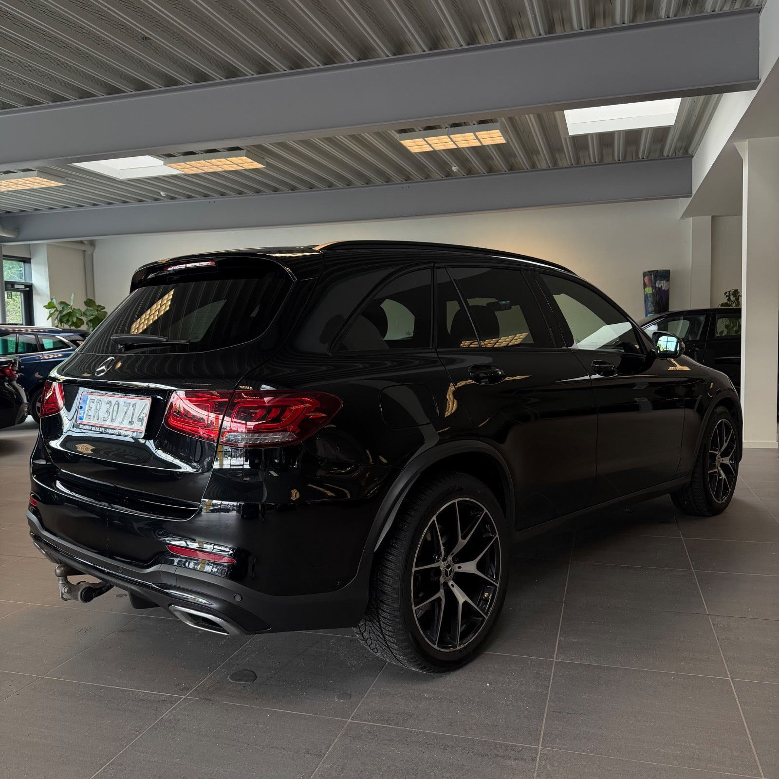 Sort Mercedes GLC300 d fra 2019