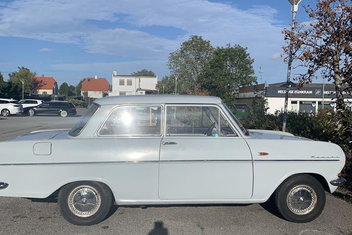 Blå Opel Kadett fra 1964