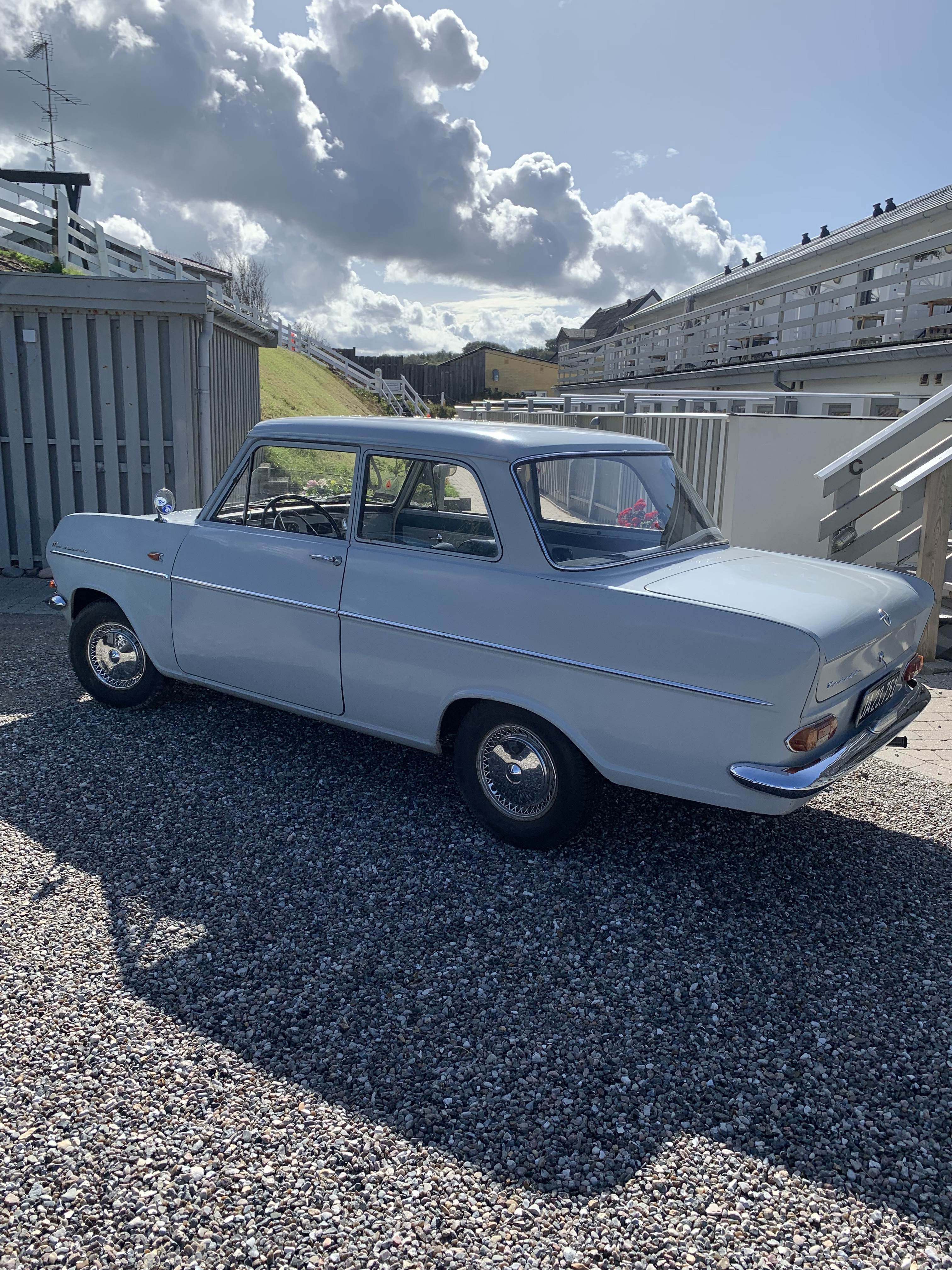 Blå Opel Kadett fra 1964