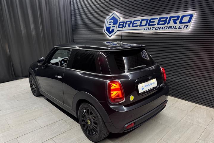 Sort Mini Cooper SE fra 2022