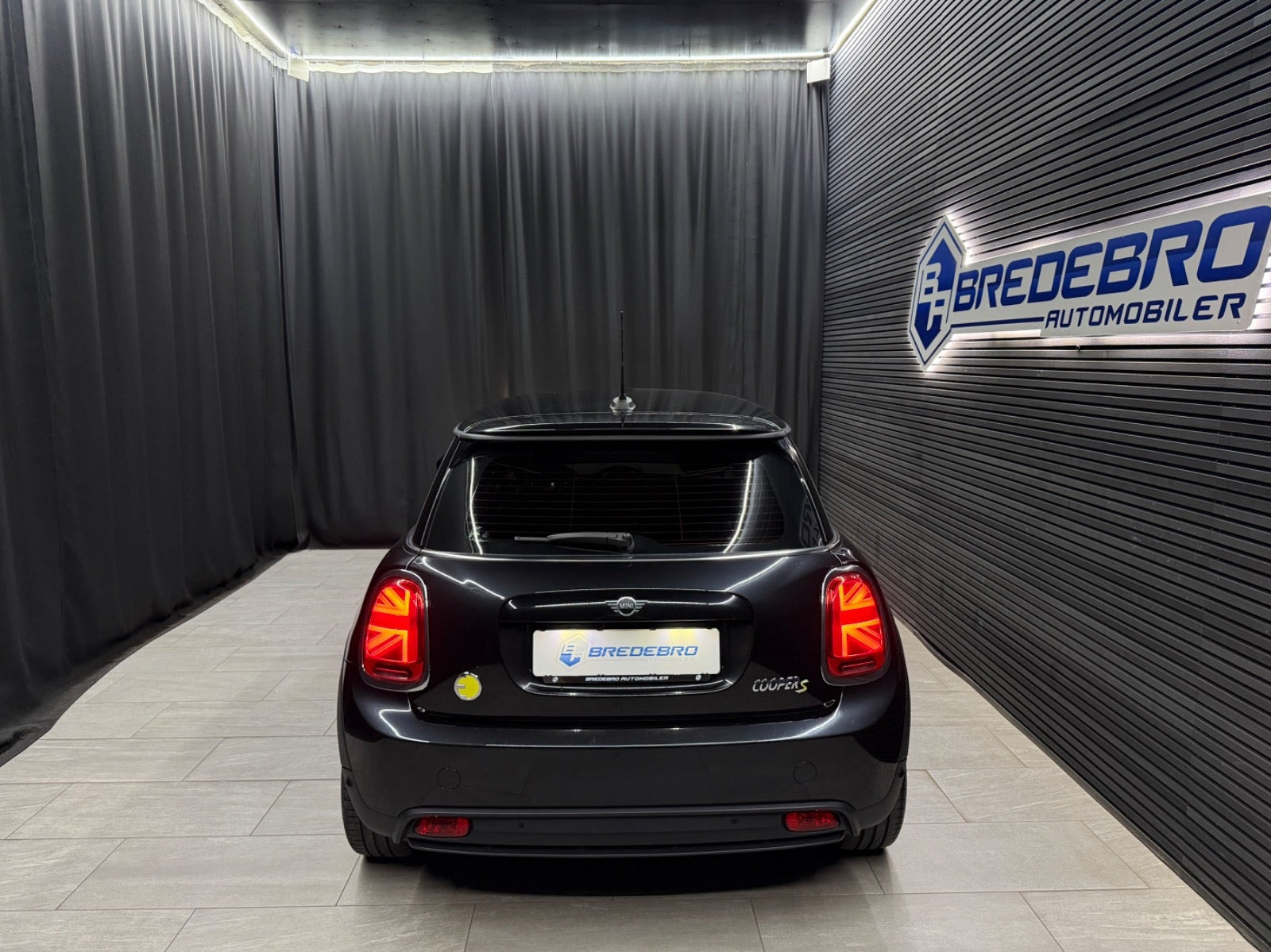 Sort Mini Cooper SE fra 2022