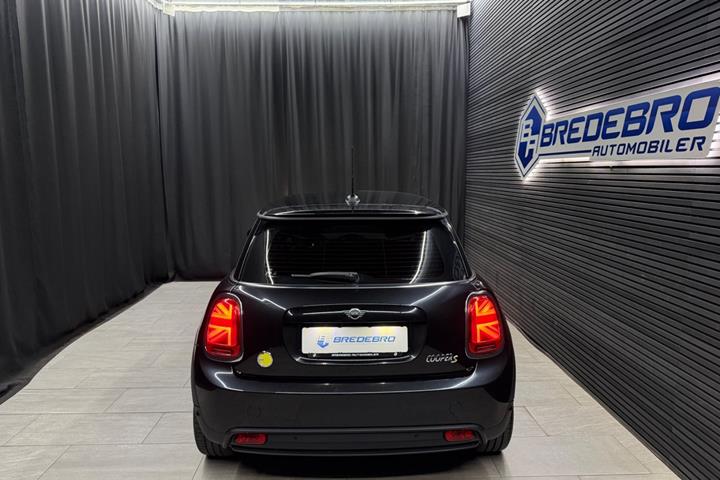 Sort Mini Cooper SE fra 2022