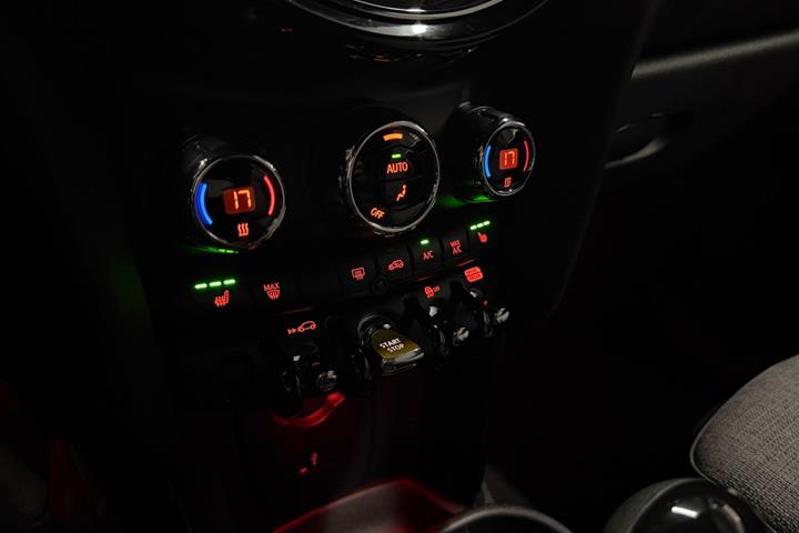 Sort Mini Cooper SE fra 2022
