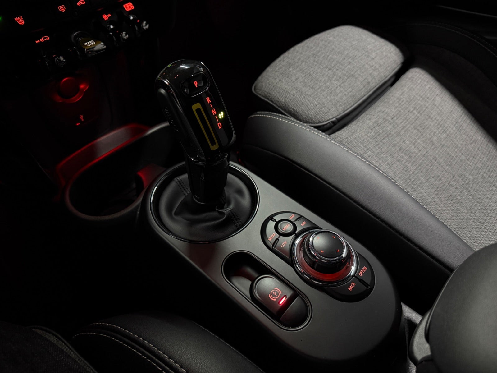Sort Mini Cooper SE fra 2022